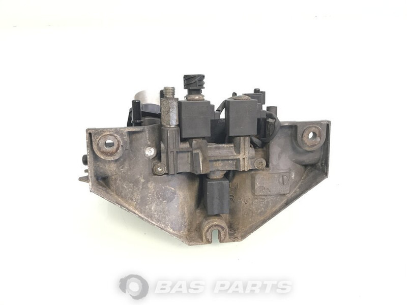 Renault Brandstoffilterhuis Renault 7423100071 - Fuel filter for Truck: picture 3 Renault Brandstoffilterhuis Renault 7423100071 - Fuel filter for Truck: picture 3