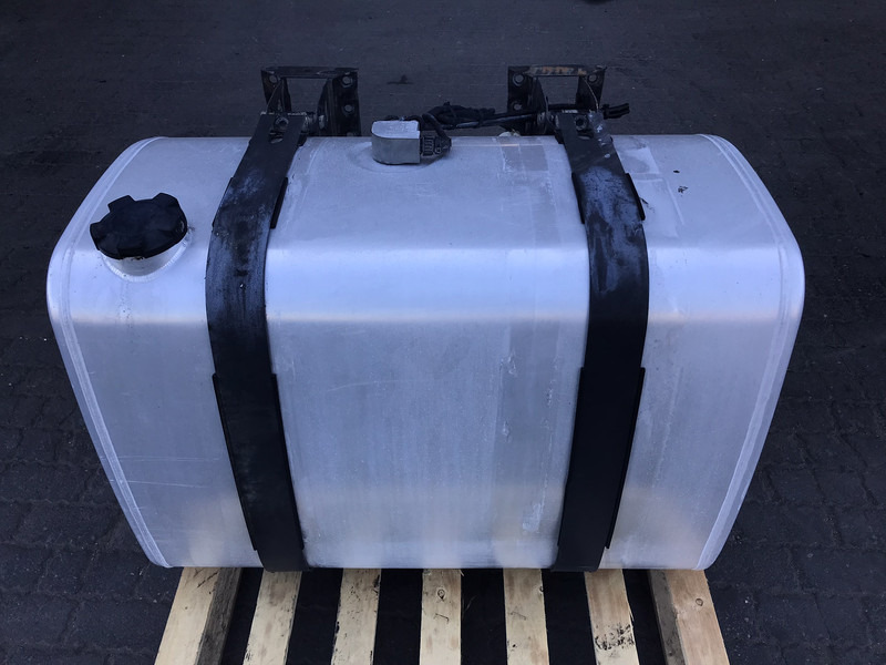 Renault - Fuel tank for Truck: picture 1 Renault - Fuel tank for Truck: picture 1
