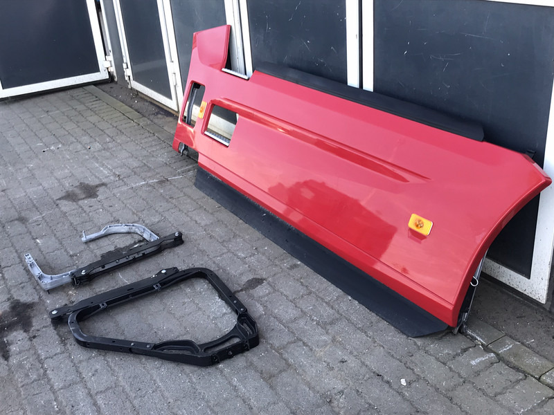 Renault T-Serie Evolution Sideskirt Set Renault 7424134838 - Body and exterior for Truck: picture 2 Renault T-Serie Evolution Sideskirt Set Renault 7424134838 - Body and exterior for Truck: picture 2