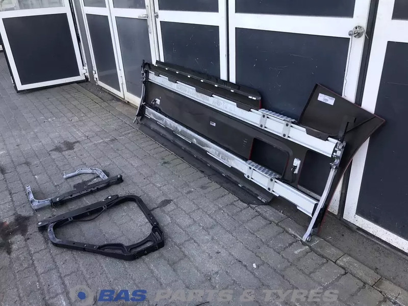 Renault T-Serie Evolution Sideskirt Set Renault 7424134838 - Body and exterior for Truck: picture 5 Renault T-Serie Evolution Sideskirt Set Renault 7424134838 - Body and exterior for Truck: picture 5