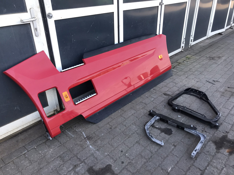 Renault T-Serie Evolution Sideskirt Set Renault 7424134838 - Body and exterior for Truck: picture 3 Renault T-Serie Evolution Sideskirt Set Renault 7424134838 - Body and exterior for Truck: picture 3