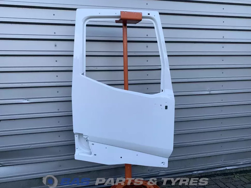 Renault T-Serie - Door and parts for Truck: picture 1 Renault T-Serie - Door and parts for Truck: picture 1