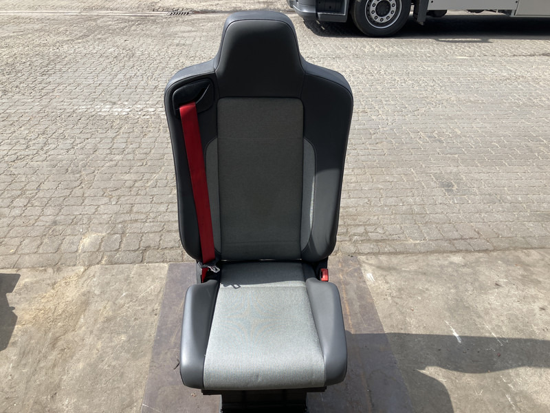 Renault T-Serie - Seat for Truck: picture 1 Renault T-Serie - Seat for Truck: picture 1