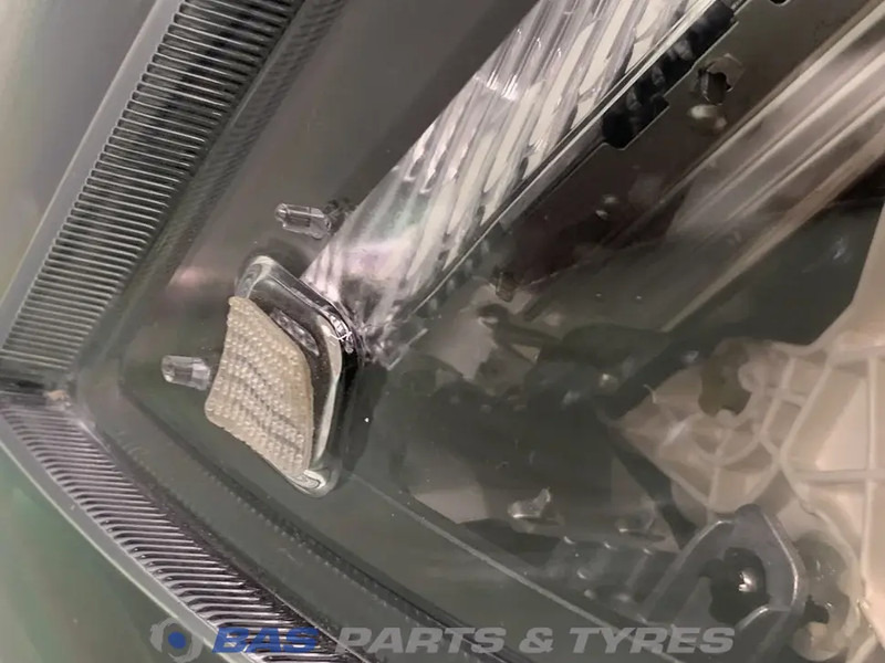 Volvo FH16 (FH5) Koplamp Links 22656781 - Headlight for Truck: picture 4 Volvo FH16 (FH5) Koplamp Links 22656781 - Headlight for Truck: picture 4