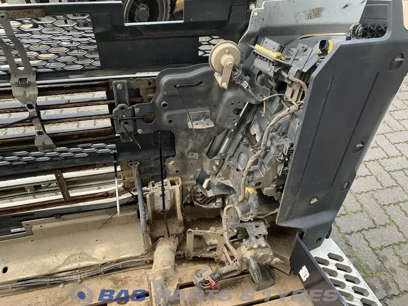 Volvo FH4 Bumper Volvo 82137660 - Bumper for Truck: picture 5 Volvo FH4 Bumper Volvo 82137660 - Bumper for Truck: picture 5