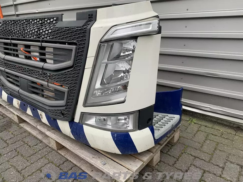 Volvo FH4 Bumper Volvo 82137660 - Bumper for Truck: picture 2 Volvo FH4 Bumper Volvo 82137660 - Bumper for Truck: picture 2