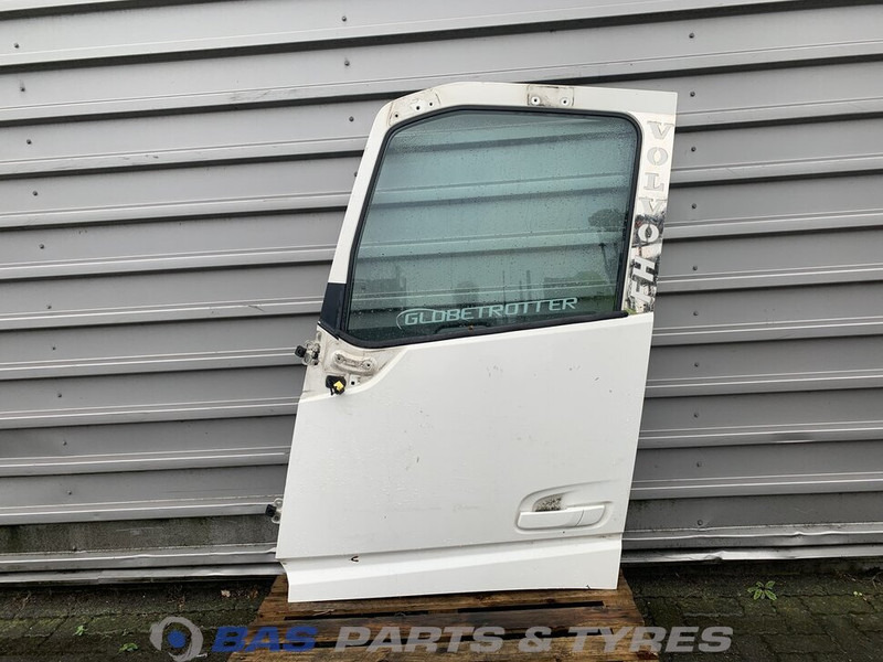 Volvo FH4 - Door and parts for Truck: picture 1 Volvo FH4 - Door and parts for Truck: picture 1