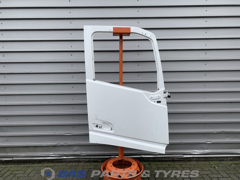 Volvo FH4 - Door and parts for Truck: picture 1 Volvo FH4 - Door and parts for Truck: picture 1