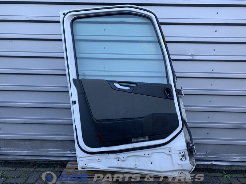 Volvo FH4 - Door and parts for Truck: picture 1 Volvo FH4 - Door and parts for Truck: picture 1