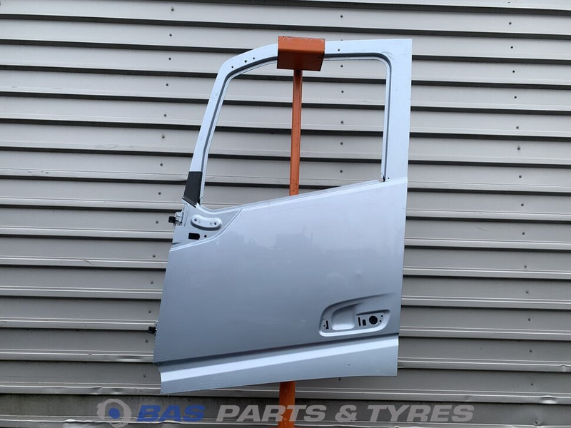 Volvo FH4 - Door and parts for Truck: picture 1 Volvo FH4 - Door and parts for Truck: picture 1