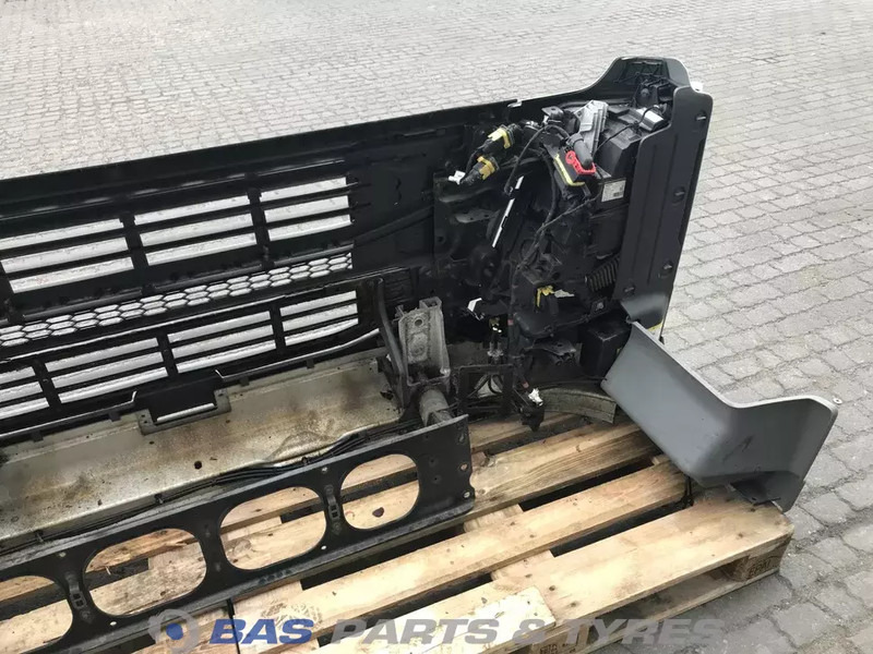 Volvo FM4 - Bumper for Truck: picture 5 Volvo FM4 - Bumper for Truck: picture 5