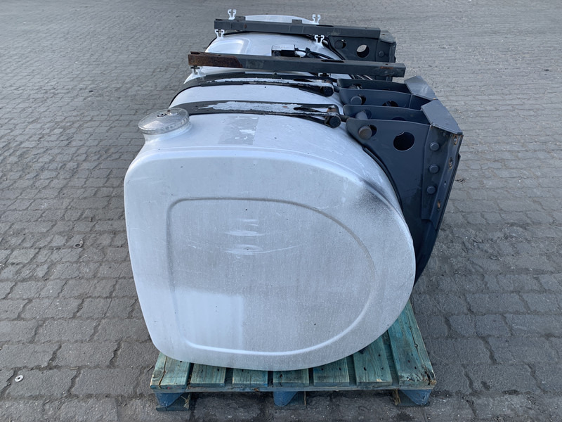 Volvo - Fuel tank for Truck: picture 2 Volvo - Fuel tank for Truck: picture 2