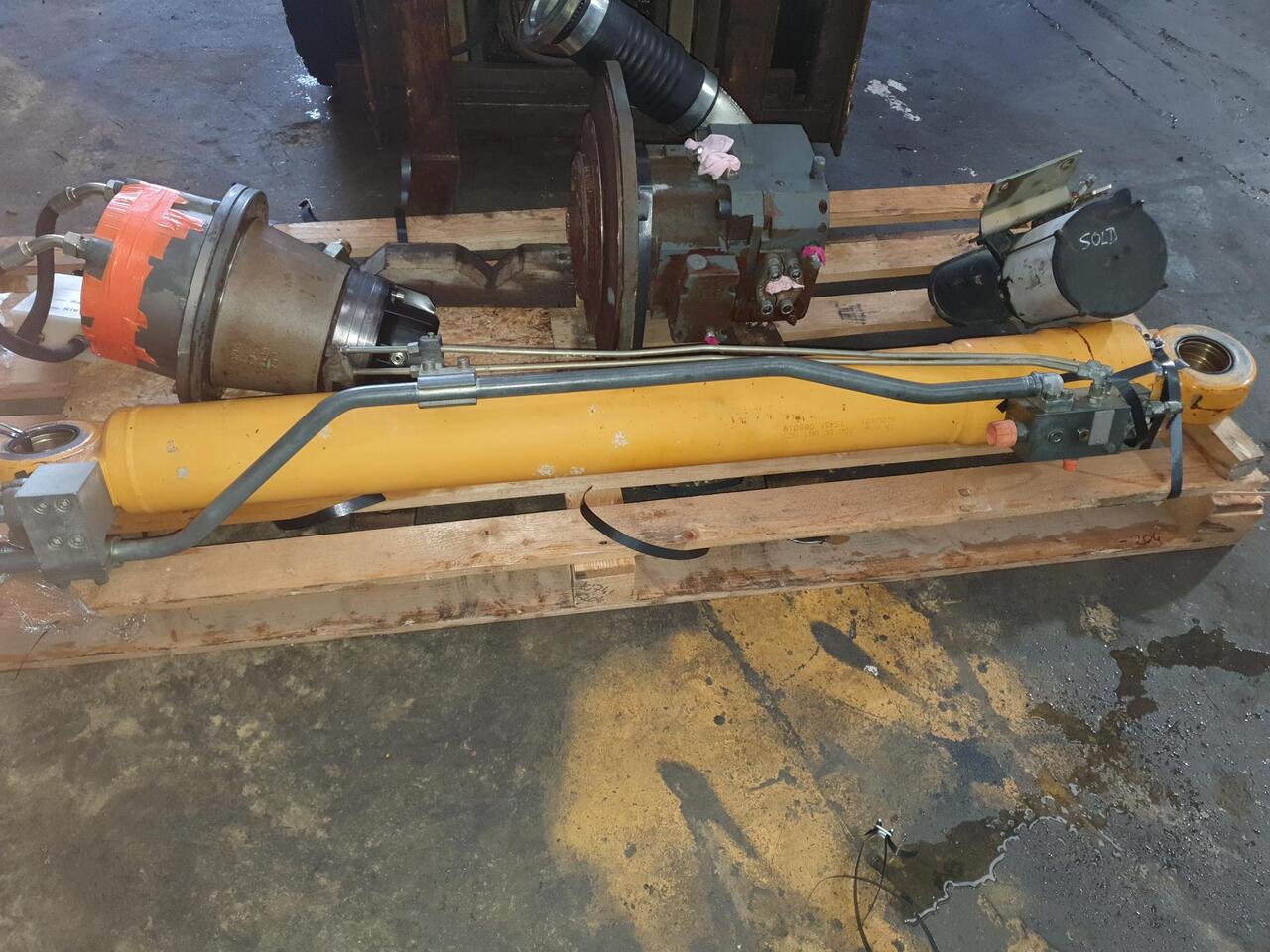 BOTELLA DE BALANCIN LIEBHER R904C  - Hydraulic cylinder for Crawler excavator: picture 3 BOTELLA DE BALANCIN LIEBHER R904C  - Hydraulic cylinder for Crawler excavator: picture 3