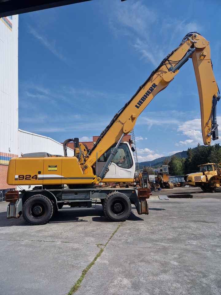 LIEBHERR A924C (2007) - Waste/ Industry handler: picture 1 LIEBHERR A924C (2007) - Waste/ Industry handler: picture 1
