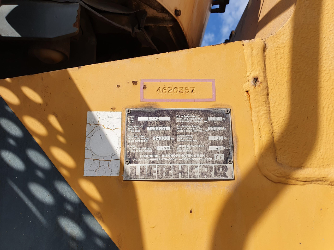 LIEBHERR L564 (1999) - Wheel loader: picture 2 LIEBHERR L564 (1999) - Wheel loader: picture 2