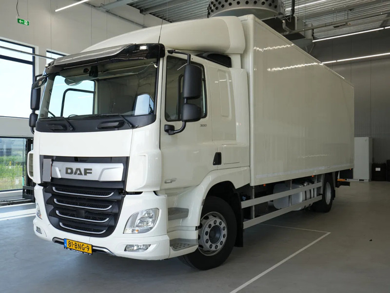 DAF CF 300 FA Sleeping Cab, New APK, Full Tank, New Tacho, 2t Laadklep - Box truck: picture 1 DAF CF 300 FA Sleeping Cab, New APK, Full Tank, New Tacho, 2t Laadklep - Box truck: picture 1