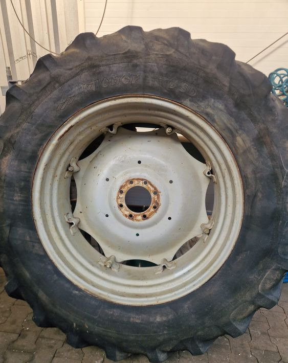 Części do Ciągnika Massey Ferguson MF 3000, 6000 Koła tylne 18,4R38 do ciągnika MF - Wheel and tire package for Agricultural machinery: picture 1 Części do Ciągnika Massey Ferguson MF 3000, 6000 Koła tylne 18,4R38 do ciągnika MF - Wheel and tire package for Agricultural machinery: picture 1