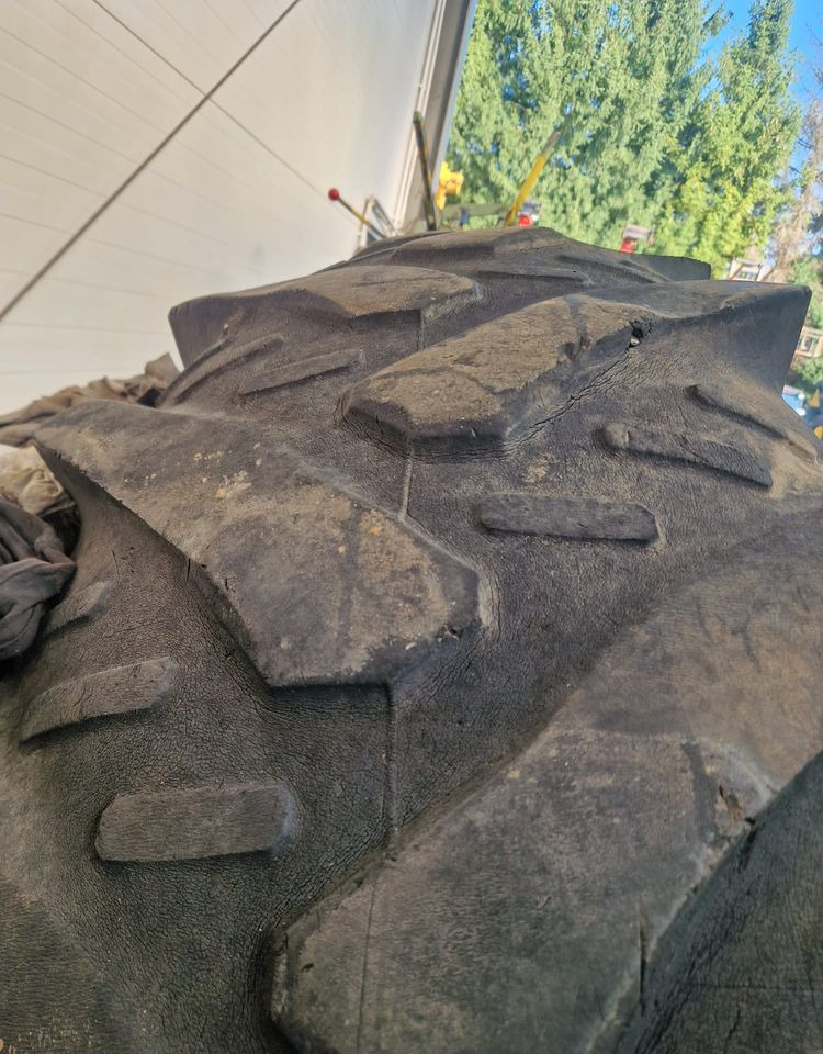 Wheel and tire package for Agricultural machinery Części do Ciągnika Massey Ferguson MF 3000, 6000 Koła tylne 18,4R38 do ciągnika MF: picture 7 Wheel and tire package for Agricultural machinery Części do Ciągnika Massey Ferguson MF 3000, 6000 Koła tylne 18,4R38 do ciągnika MF: picture 7