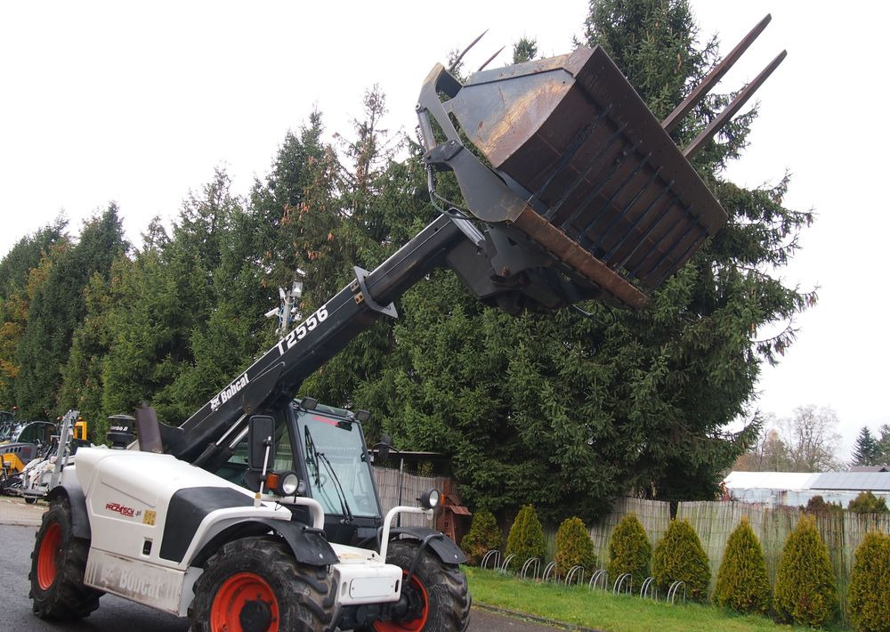 Ładowarka teleskopowa Bobcat T2556 2005 Ładowarka teleskopowa BOBCAT - Telescopic handler: picture 2 Ładowarka teleskopowa Bobcat T2556 2005 Ładowarka teleskopowa BOBCAT - Telescopic handler: picture 2