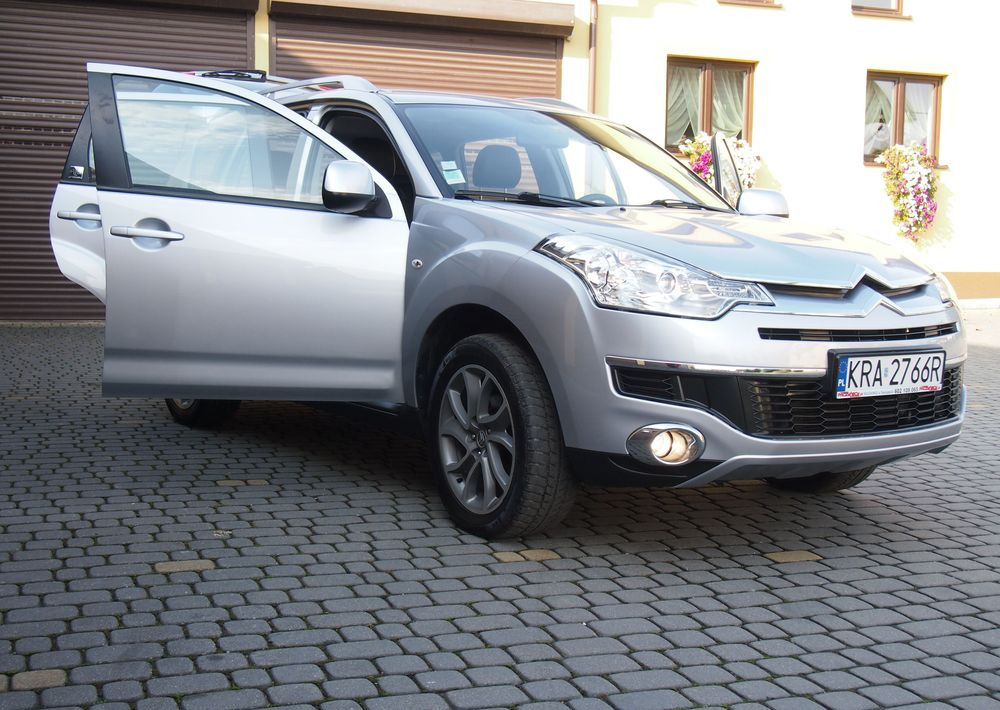 Samochód Citroen C-Crosser 2.2 HDI 2010 Samochód osobowy SUW 4x4 - Car: picture 3 Samochód Citroen C-Crosser 2.2 HDI 2010 Samochód osobowy SUW 4x4 - Car: picture 3