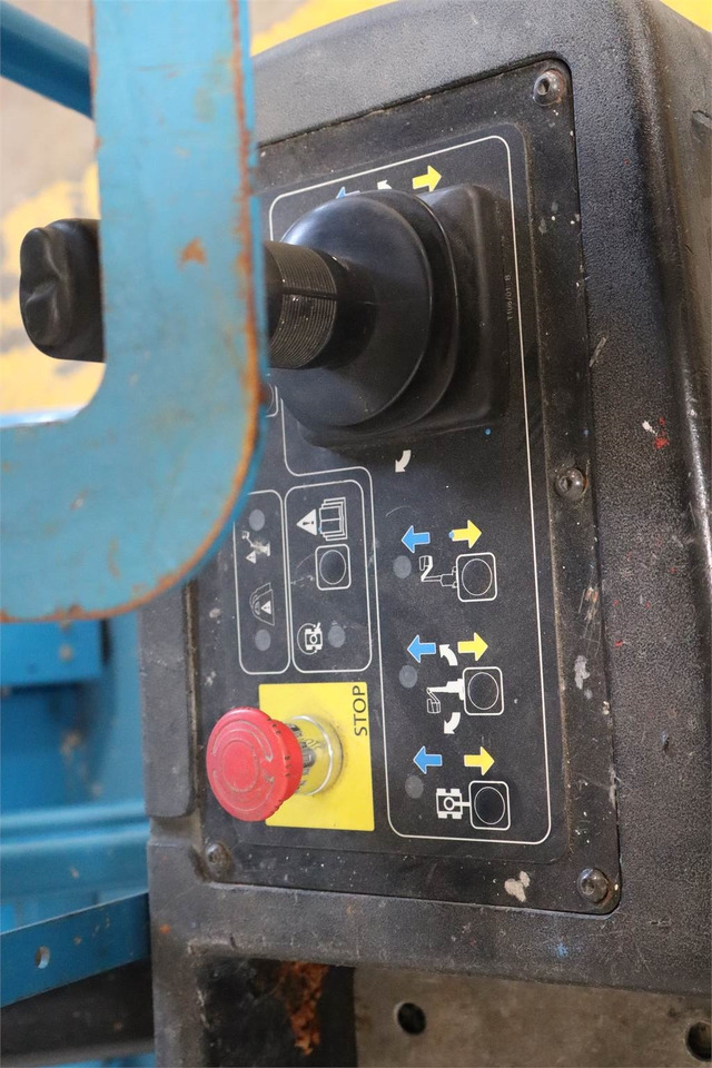 Vertical mast lift Genie GR26J: picture 9