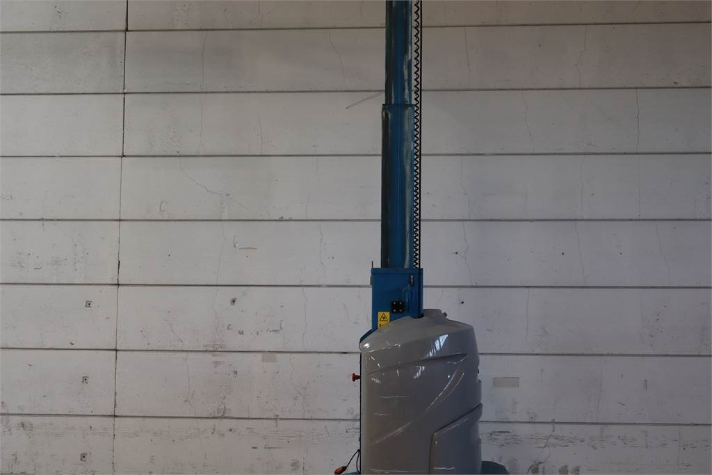 Vertical mast lift Genie GR26J: picture 7