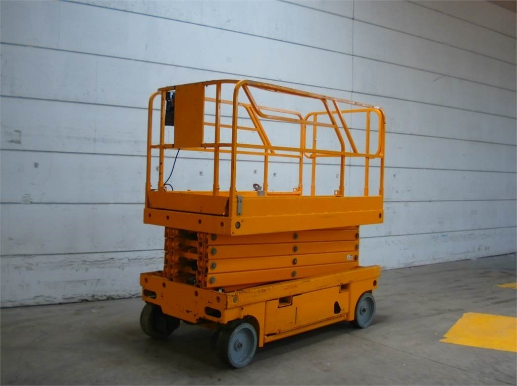 Haulotte Compact 12 - Scissor lift: picture 4 Haulotte Compact 12 - Scissor lift: picture 4