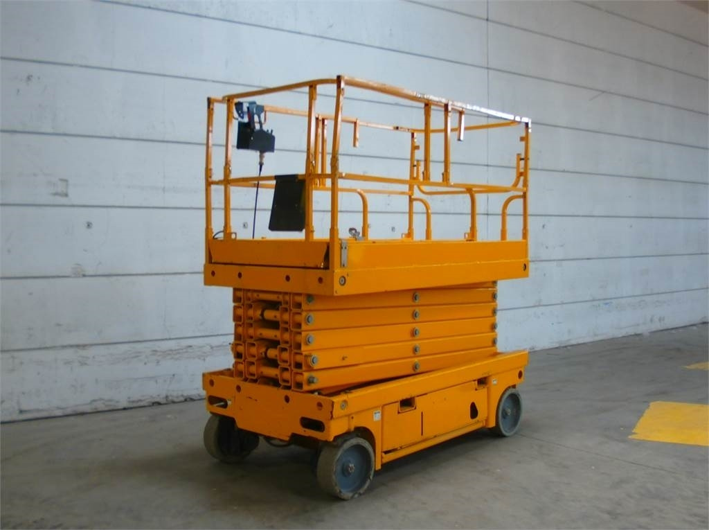 Haulotte Compact 14 - Scissor lift: picture 4 Haulotte Compact 14 - Scissor lift: picture 4
