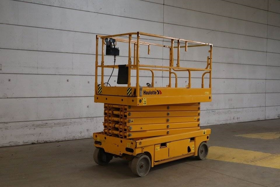 Haulotte Compact 14 - Scissor lift: picture 4 Haulotte Compact 14 - Scissor lift: picture 4