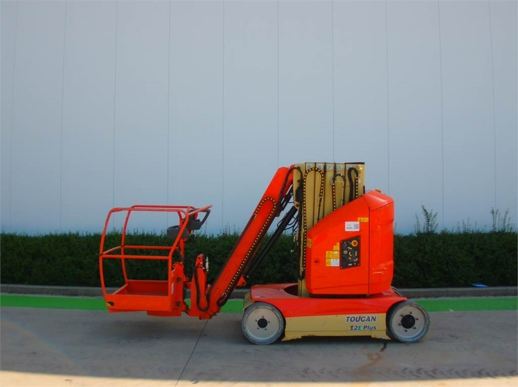 JLG Toucan 12E+ - Vertical mast lift: picture 1 JLG Toucan 12E+ - Vertical mast lift: picture 1