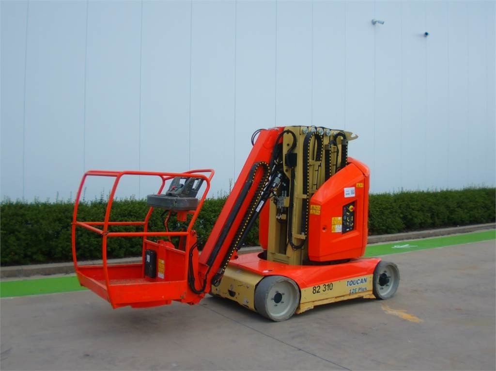 JLG Toucan 12E+ - Vertical mast lift: picture 2 JLG Toucan 12E+ - Vertical mast lift: picture 2