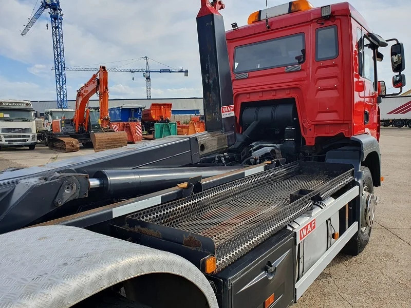 MAN TGA 28.390 - Hook lift truck: picture 5 MAN TGA 28.390 - Hook lift truck: picture 5