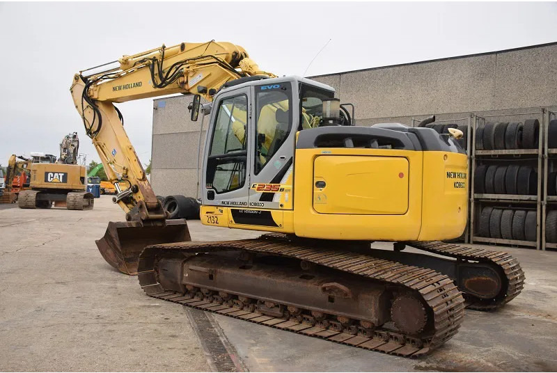 New Holland Kobelco E235B SR-LCT - Crawler excavator: picture 1 New Holland Kobelco E235B SR-LCT - Crawler excavator: picture 1