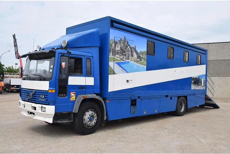 Volvo FL 250 - 19 ton ( 7 PAARDEN ) - Horse truck: picture 5 Volvo FL 250 - 19 ton ( 7 PAARDEN ) - Horse truck: picture 5