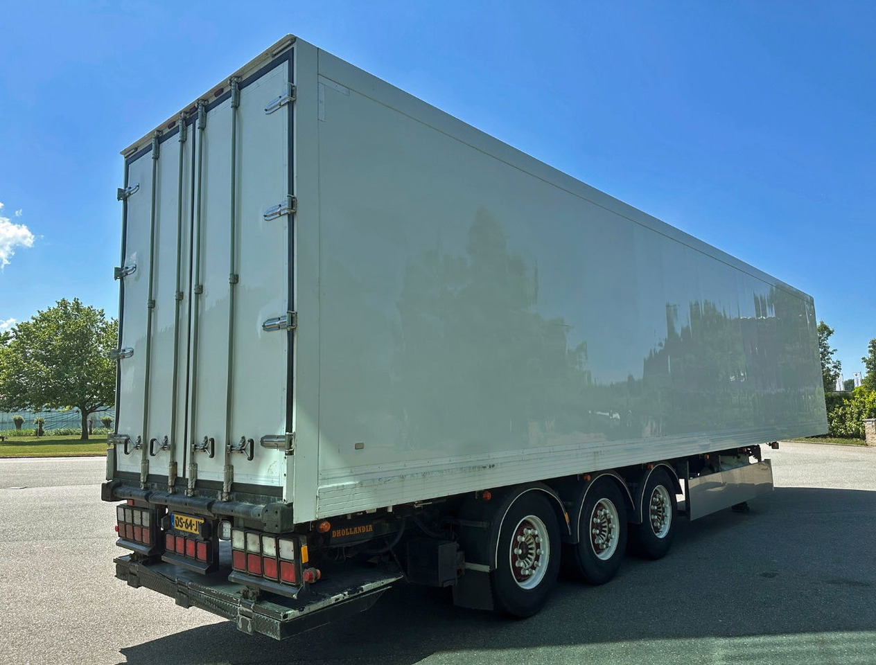 Ekeri 3-AS Multi Temp 1335 x 250 x 271 CM Inside Tail Lift - Refrigerator semi-trailer: picture 5 Ekeri 3-AS Multi Temp 1335 x 250 x 271 CM Inside Tail Lift - Refrigerator semi-trailer: picture 5