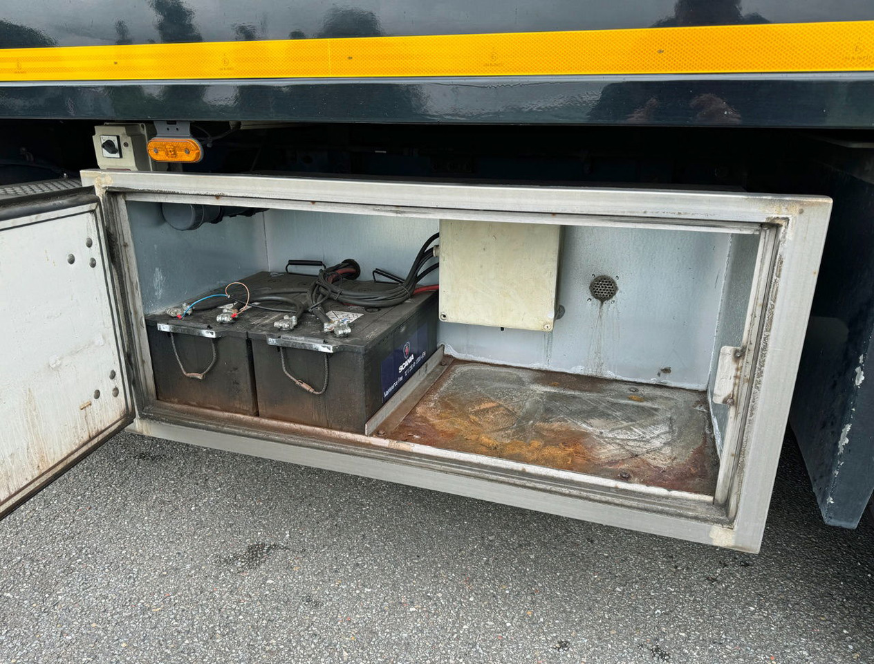 Refrigerator trailer HTF Heiwo Isolated BOX TRS Cooling Tail Lift Holland-Trailer: picture 10 Refrigerator trailer HTF Heiwo Isolated BOX TRS Cooling Tail Lift Holland-Trailer: picture 10