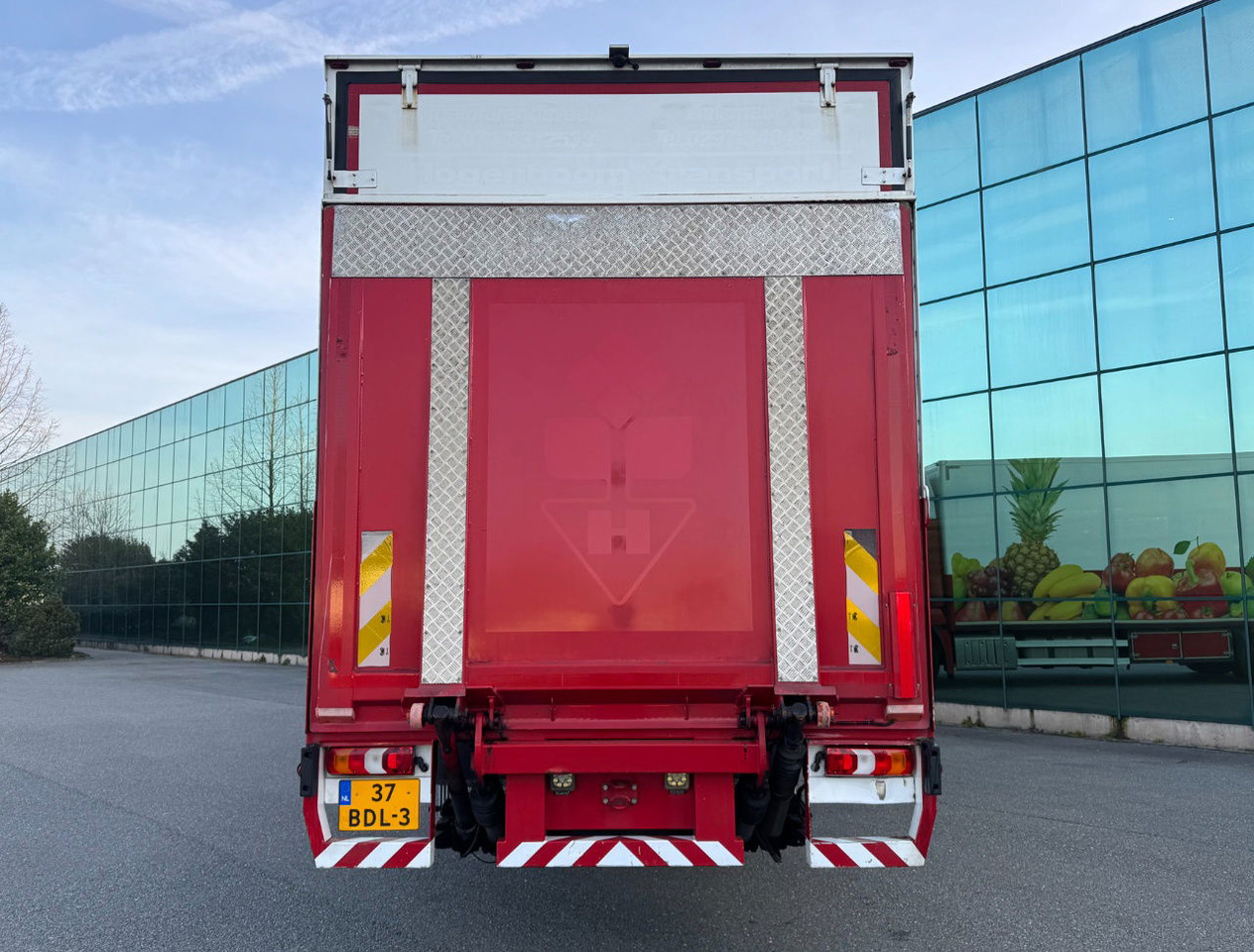 Mercedes-Benz Antos 1827 Euro 6 VOL Geisoleerde 15 Karren BAK 277 CM Hoog Kachel - Box truck: picture 4 Mercedes-Benz Antos 1827 Euro 6 VOL Geisoleerde 15 Karren BAK 277 CM Hoog Kachel - Box truck: picture 4