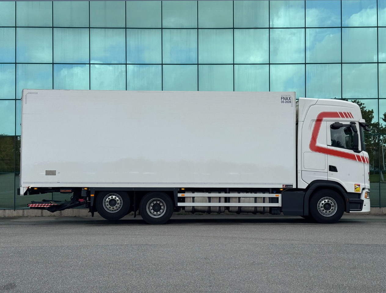 Scania S500 6X2 Retarder 815 x 250 x 275 CM Inside TOP Condition Holland Truck - Refrigerator truck: picture 4 Scania S500 6X2 Retarder 815 x 250 x 275 CM Inside TOP Condition Holland Truck - Refrigerator truck: picture 4