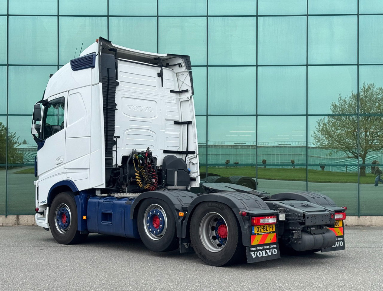 Volvo FH Globetrotter 6X2 701.000 KM Super Condition NL Truck - Tractor unit: picture 3 Volvo FH Globetrotter 6X2 701.000 KM Super Condition NL Truck - Tractor unit: picture 3