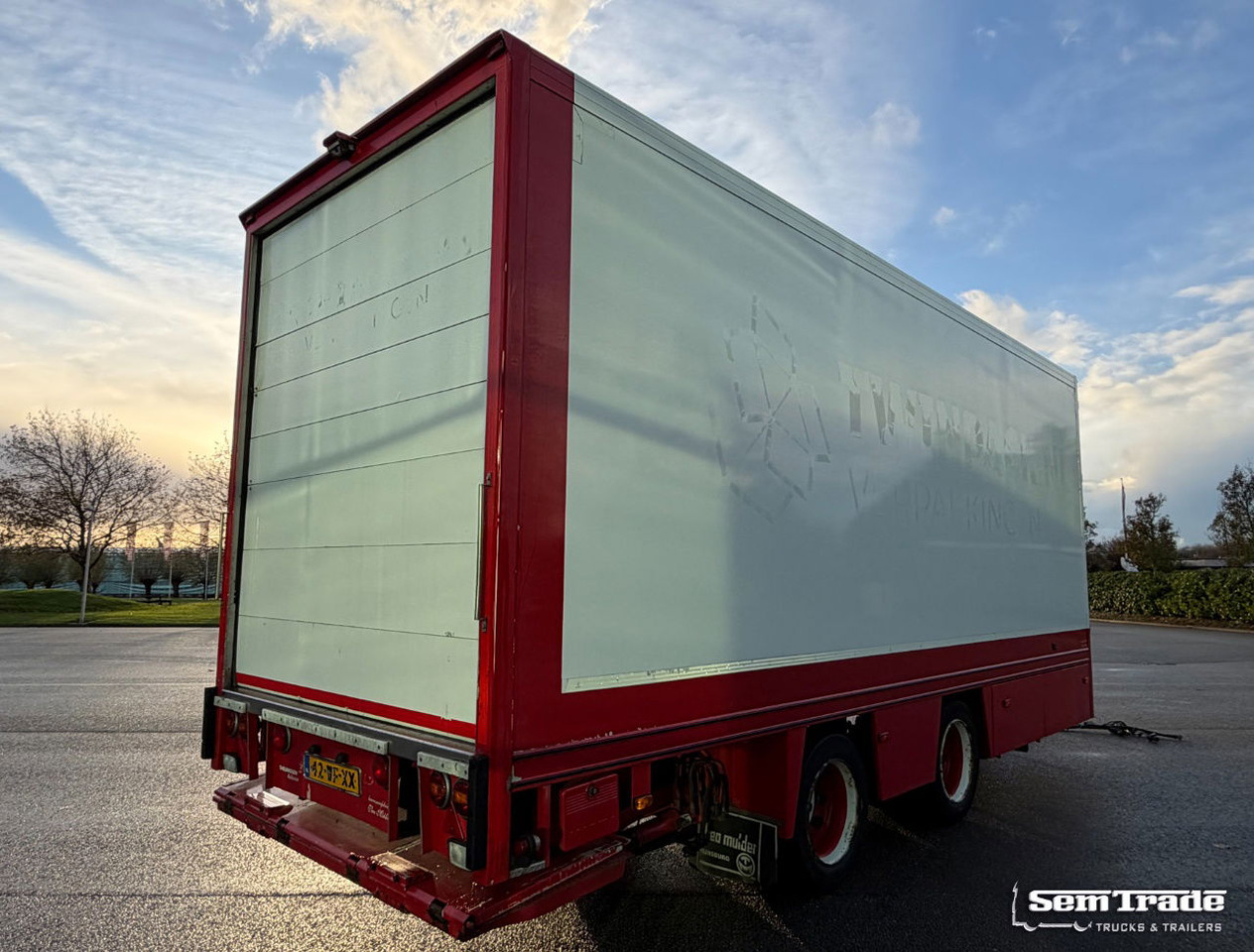 Trias 812-190 Theo Mulder Isolated BOX Disc Brakes Tail Lift - Closed box trailer: picture 4 Trias 812-190 Theo Mulder Isolated BOX Disc Brakes Tail Lift - Closed box trailer: picture 4
