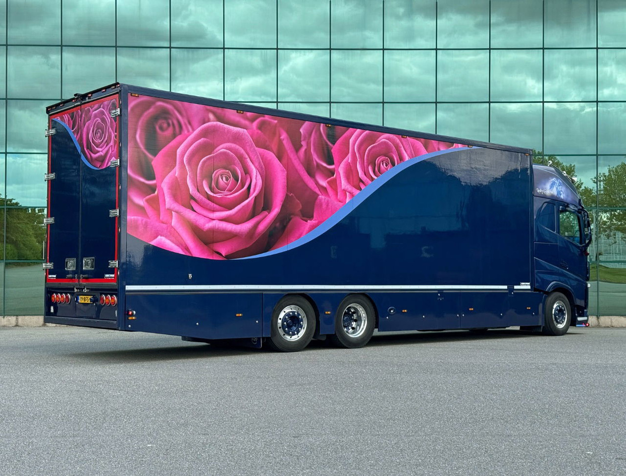 Volvo FH Full AIR Full Options Super Condition Show Truck Carrier Supra Flowers - Refrigerator truck: picture 4 Volvo FH Full AIR Full Options Super Condition Show Truck Carrier Supra Flowers - Refrigerator truck: picture 4