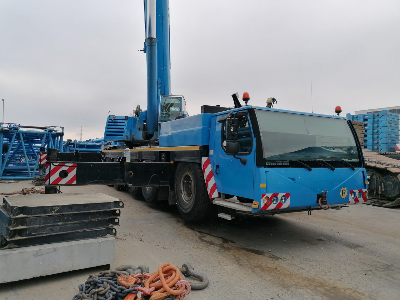 Liebherr LTM 1200-5.1 - Mobile crane: picture 1 Liebherr LTM 1200-5.1 - Mobile crane: picture 1