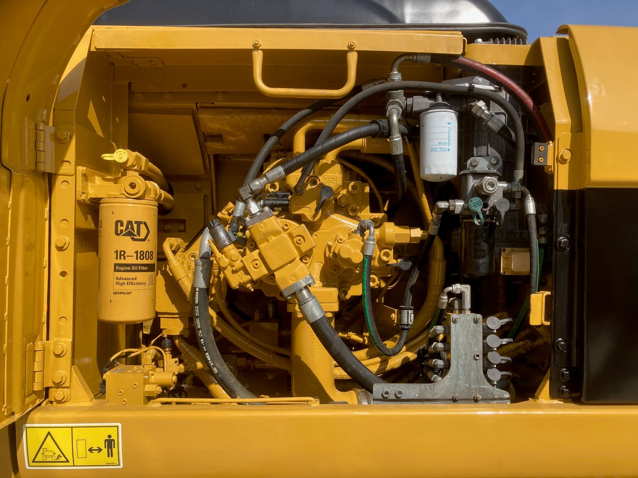 Crawler excavator caterpillar 330DL: picture 10