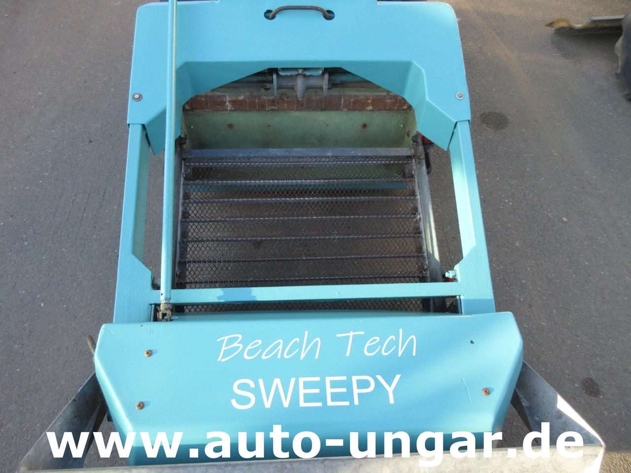 Beachtech Sweepy walk-behind Beachcleaner Strandreiniger Cribleuse de Plage - Cleaning machinery: picture 3 Beachtech Sweepy walk-behind Beachcleaner Strandreiniger Cribleuse de Plage - Cleaning machinery: picture 3