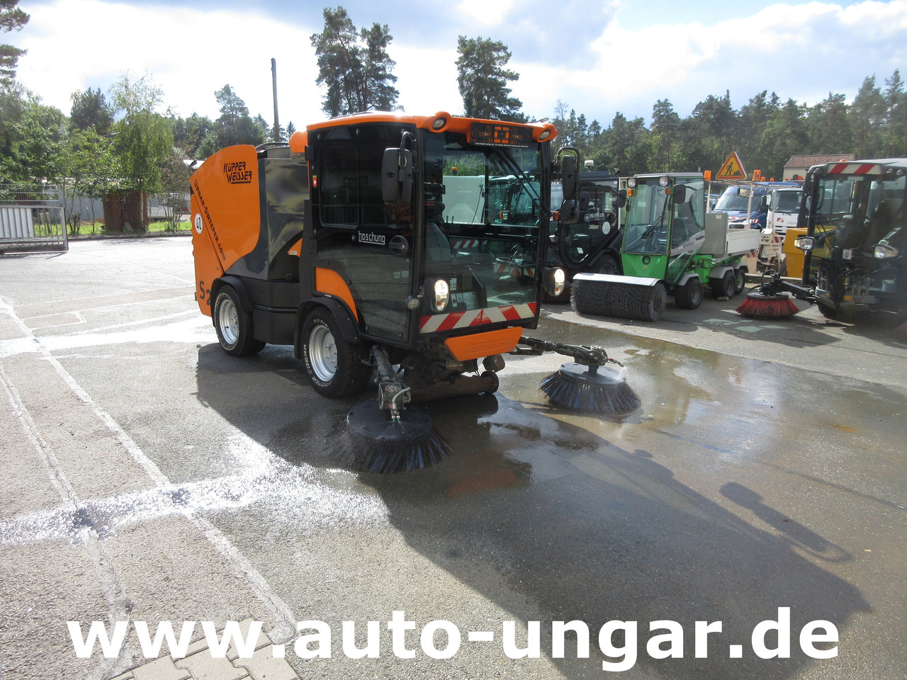 Boschung S2 Küpper-Weisser Kehrmaschine Urban Sweeper 2m³ Knicklenkung 40km/h - Road sweeper: picture 1 Boschung S2 Küpper-Weisser Kehrmaschine Urban Sweeper 2m³ Knicklenkung 40km/h - Road sweeper: picture 1