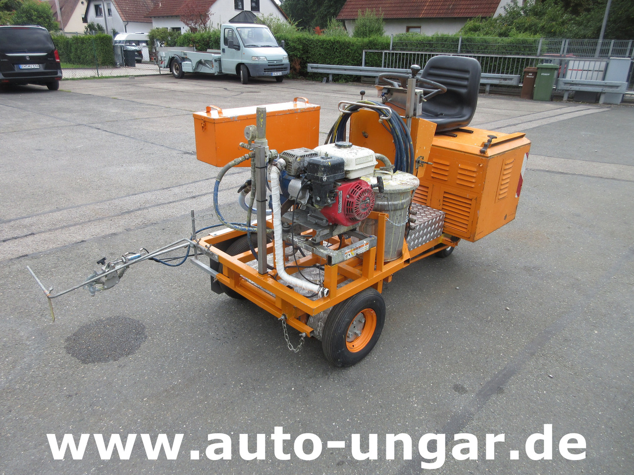Graco LineLazer II 5900  auf Zindel VarioZet Linedriver Perlstreuer + Airless-Farb-Spritze Hofmann - Asphalt machine: picture 2 Graco LineLazer II 5900  auf Zindel VarioZet Linedriver Perlstreuer + Airless-Farb-Spritze Hofmann - Asphalt machine: picture 2