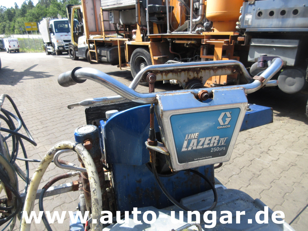 Graco LineLazer IV 250 SPS selbstfahrend Airless Perlen Roadmarking Straßenmarkierung - Asphalt machine: picture 5 Graco LineLazer IV 250 SPS selbstfahrend Airless Perlen Roadmarking Straßenmarkierung - Asphalt machine: picture 5