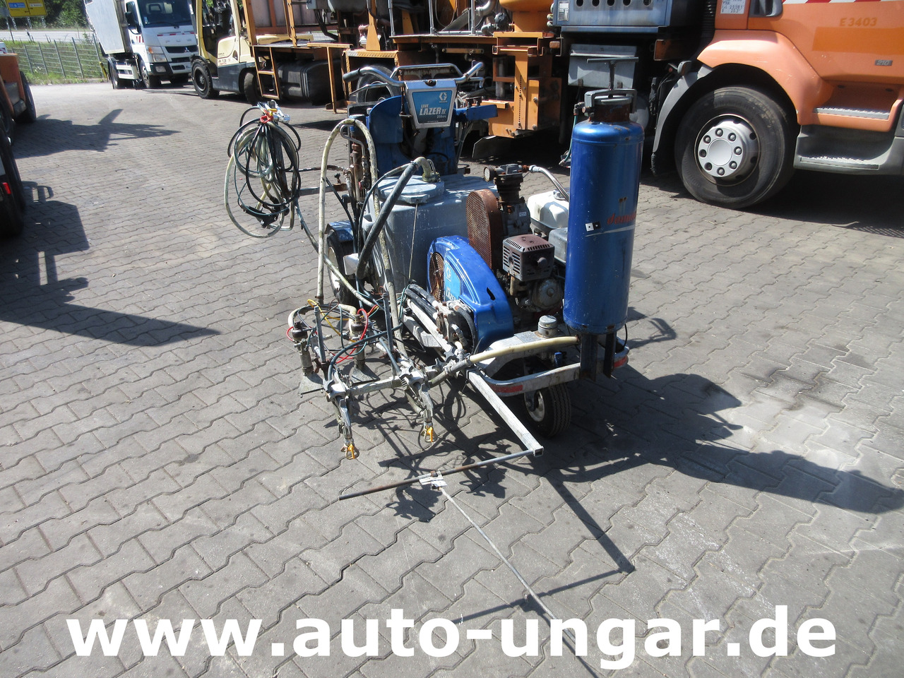 Graco LineLazer IV 250 SPS selbstfahrend Airless Perlen Roadmarking Straßenmarkierung - Asphalt machine: picture 2 Graco LineLazer IV 250 SPS selbstfahrend Airless Perlen Roadmarking Straßenmarkierung - Asphalt machine: picture 2