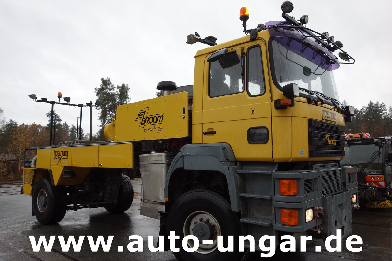 MAN Boschung BJB 8000 Speed Broom 4x4 Offroad Trial Flughafen - Ground support equipment, Ground support equipment: picture 1 MAN Boschung BJB 8000 Speed Broom 4x4 Offroad Trial Flughafen - Ground support equipment, Ground support equipment: picture 1