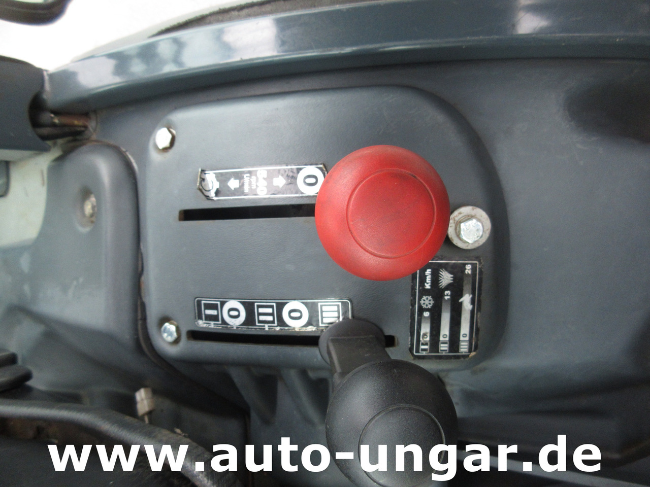 Municipal tractor HAKO Hakotrac 2650 DA Winterdienst Schneepflug & Streuer 4x4 Zapfwelle Hydraulik: picture 17